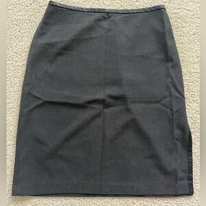 New York and Company Classic Gray Women's Skirt with faux leather trim size 6